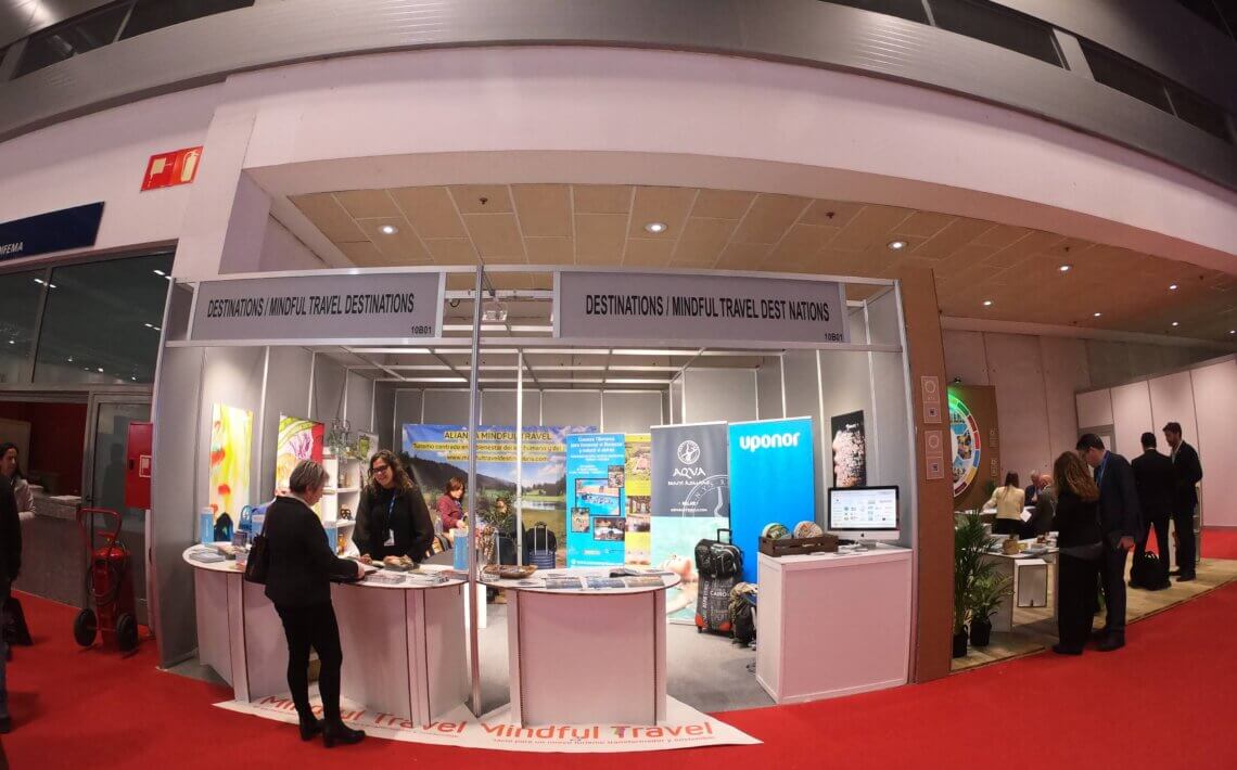 stand mindful travel destinations fitur
